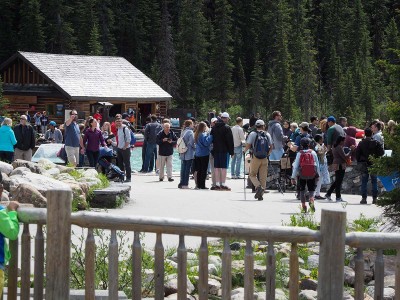 Drukte bij Lake Louise